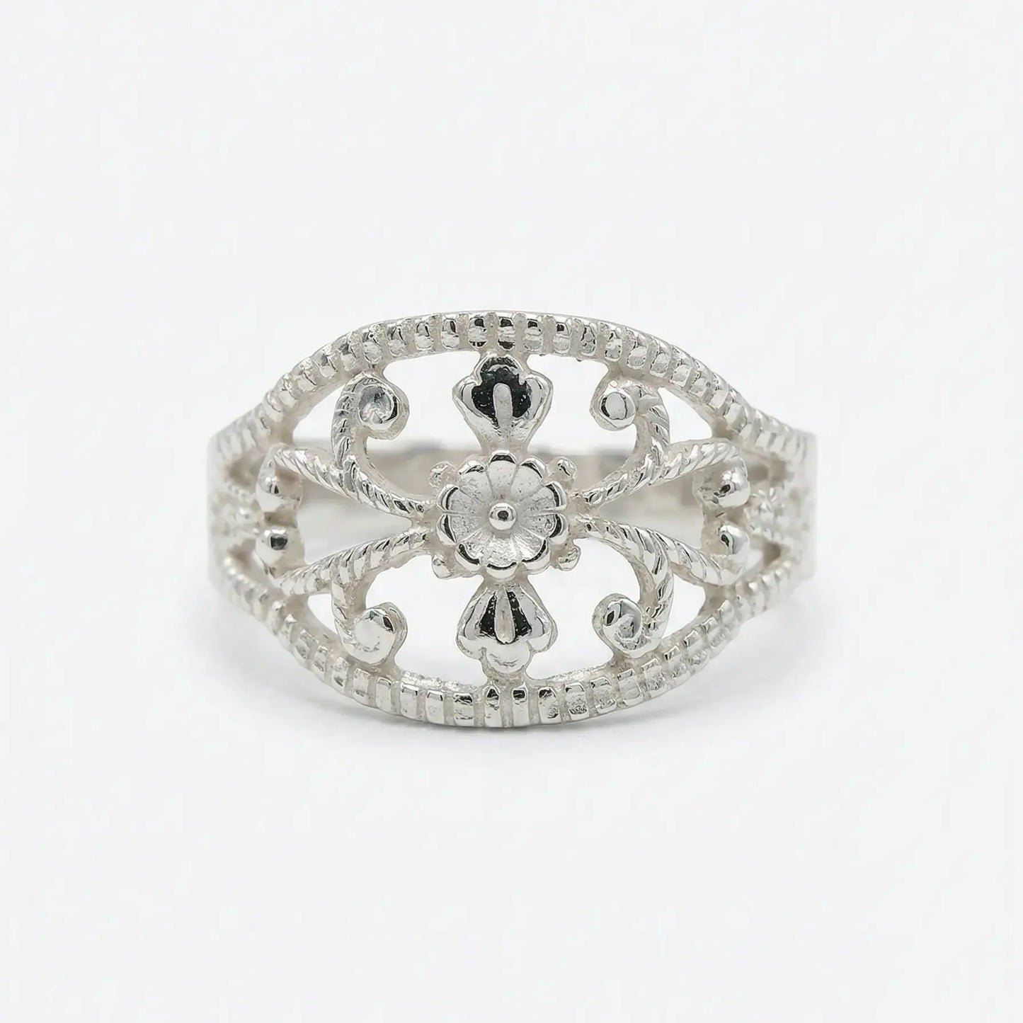 Anello argento 925 ovale con fiore centrale e motivi floreali filigrana, gioiello artigianale elegante handmade