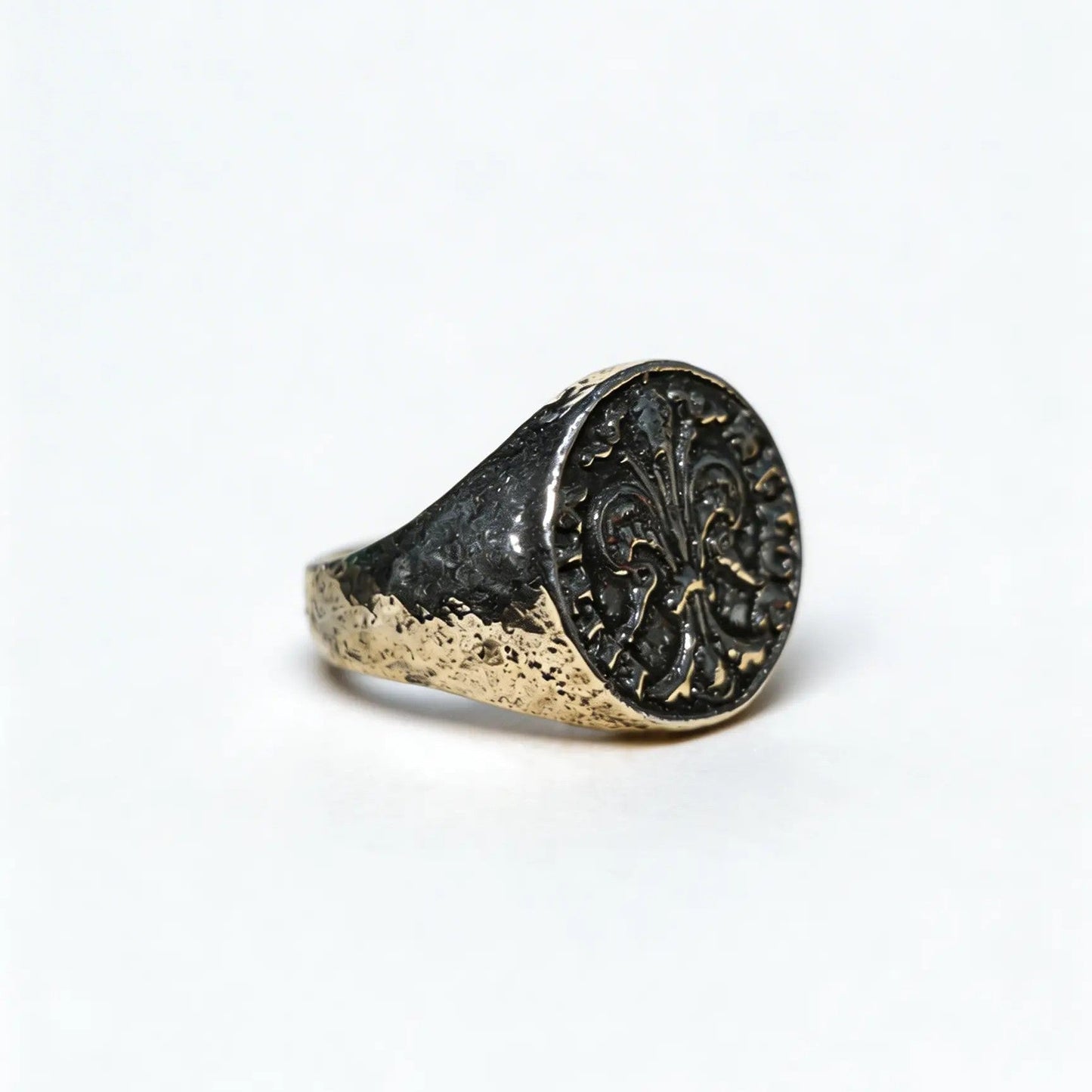 Profilo anello fiorino argento brunito con incisioni nere a contrasto, stile medievale fiorentino