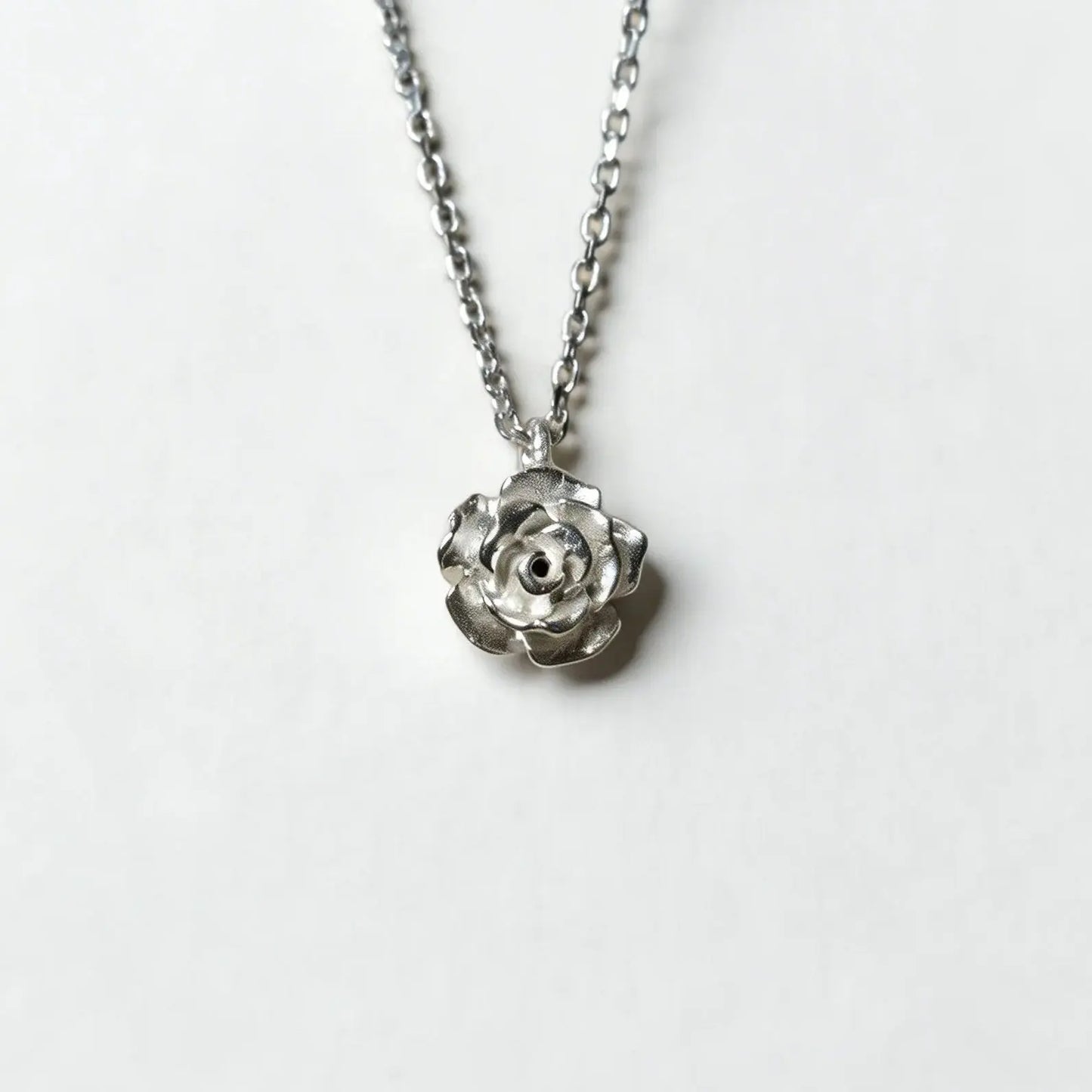 Collana con ciondolo a forma di rosa in argento 925 placcato argento, design floreale elegante e minimalista