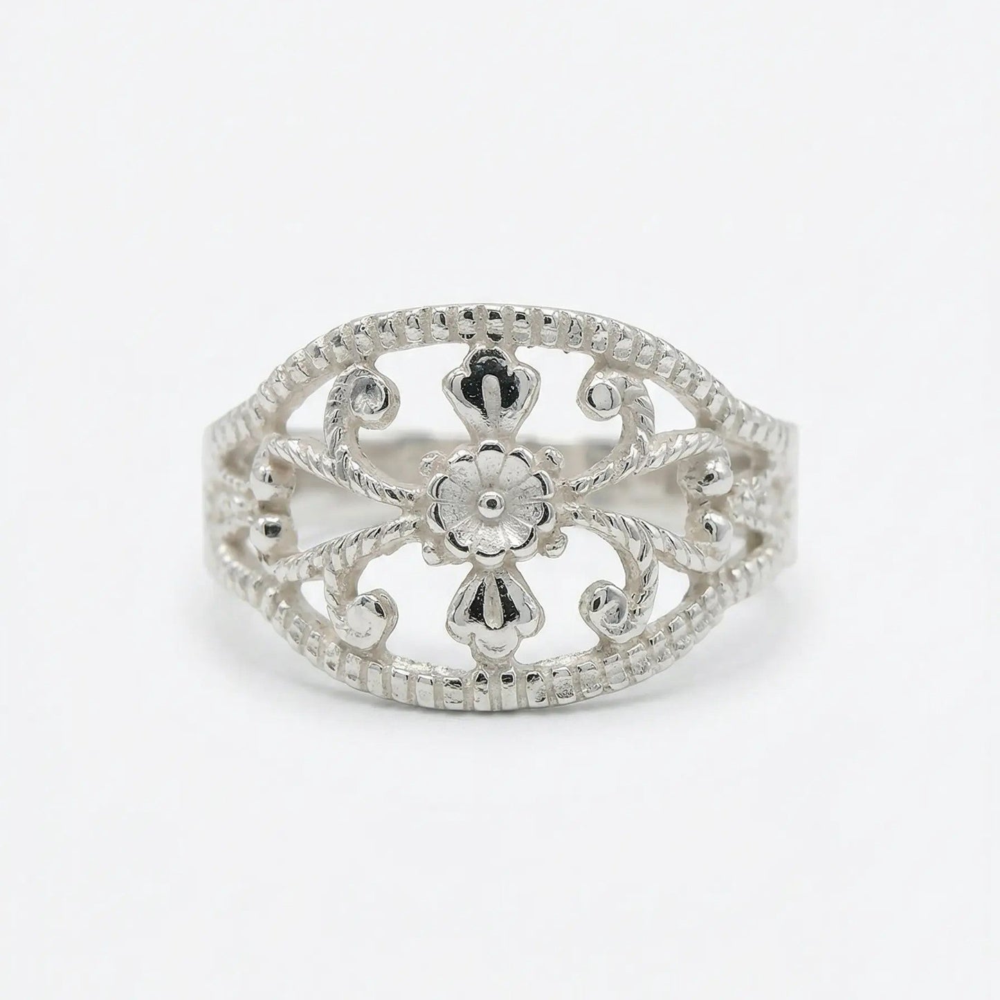 Anello argento 925 ovale con fiore centrale e motivi floreali filigrana, gioiello artigianale elegante handmade