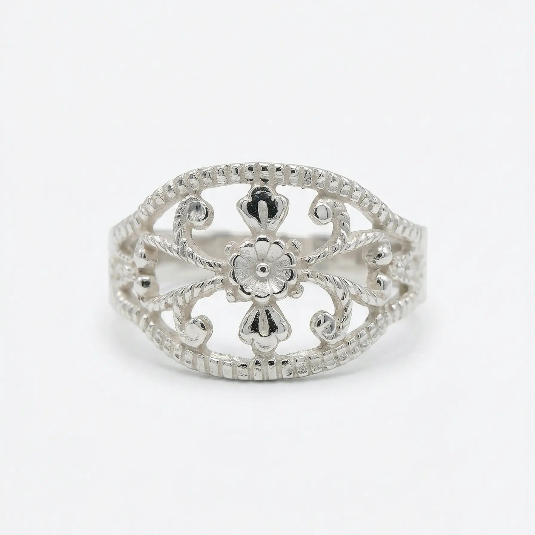 Anello argento 925 ovale con fiore centrale e motivi floreali filigrana, gioiello artigianale elegante handmade