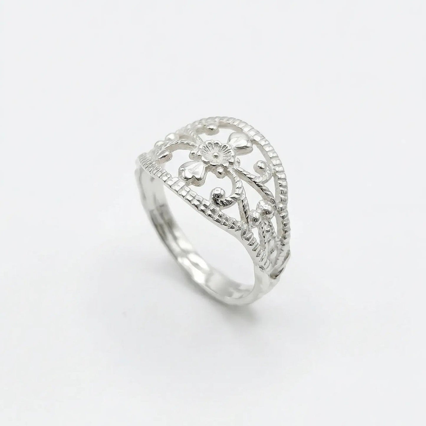 Anello argento 925 filigrana con fiore centrale e motivi intrecciati, design aperto elegante handmade