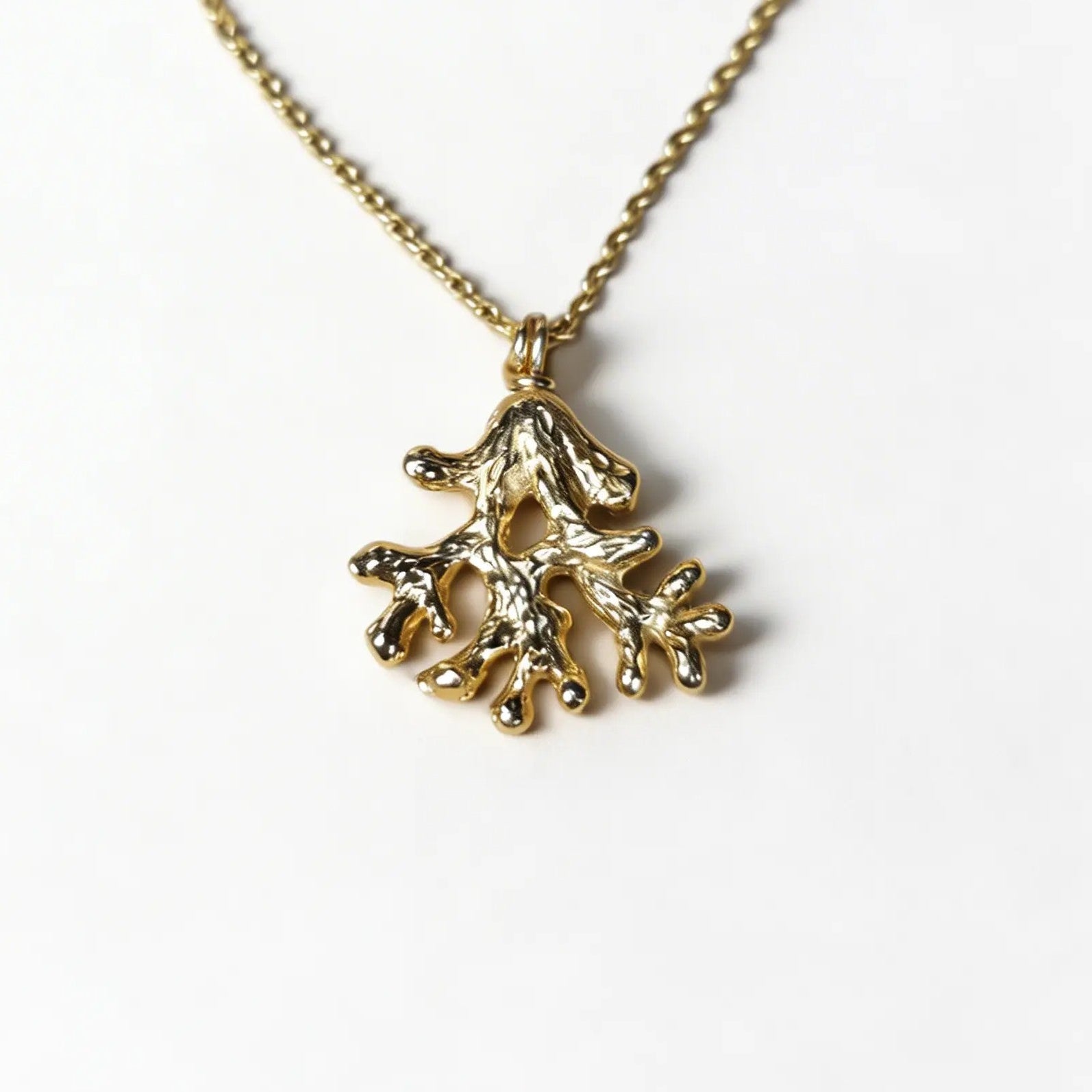 Collana con ciondolo a forma di corallo organico in argento bagnato oro giallo, design marino artigianale
